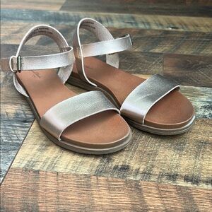 Universal Threads Gold Strapy Sandals
